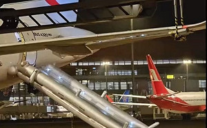 (影) 機組吵架竟放出逃生滑梯! 東航浦東機場出事 網批 : 危害旅客人身安全