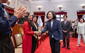 蔡英文細數執政8年4政策　感謝勞工貢獻台灣繁榮 