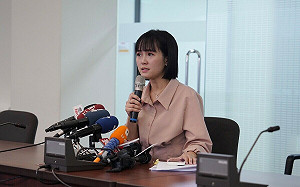 鍾小平告柯文哲涉圖利京華城 民眾黨：昔掛布條現翻臉不認 別再作秀 