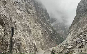 鋒面通過！中橫便道又坍 公路局再延流芳橋段通行時間