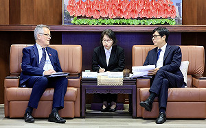 英國在台辦事處代表再訪高雄 拜會陳其邁交流淨零轉型經驗