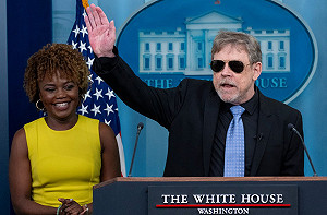 路克天行者訪白宮 召喚原力支持拜登連任