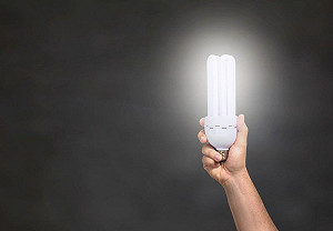 省電燈泡vsLED燈泡哪個更省電?台電解答了