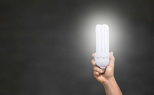 省電燈泡vsLED燈泡哪個更省電？台電解答了
