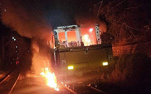 深夜起火工程車燒毀！台鐵：西正線下午已恢復通車