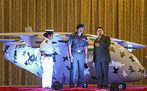 這玩意真能飛嗎？ 印度無人轟炸機亮相 對比美「捕食者」外媒丟問號