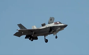 (影) 首次完整曝光! F35-B垂直起降過程全都錄 王牌飛行員秀SOP