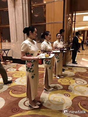 柯文哲宴請　旗袍娘子軍很吸睛