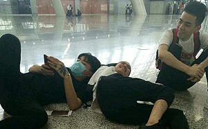 英雄聯盟洲際賽》中國選手抵台  難掩興奮賣萌裝可愛