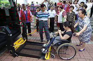 阿里山區新“Taxi ”  善心夫婦捐復康巴