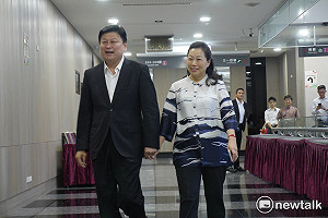 朱立倫宴請 傅崐萁與徐榛蔚牽手入場