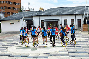 偏鄉獨輪車隊  南台灣百里「獨騎」