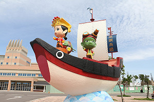 Q版媽祖裝置藝術  賣萌進駐台中港