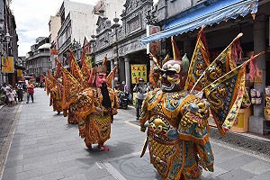 百尊童仔＋孩童踩街  大溪文藝季遶境了