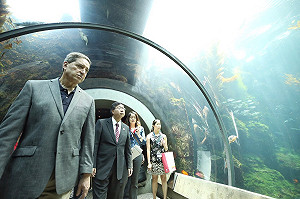 參觀奮進號太空梭  鄭文燦要爭取設科教館