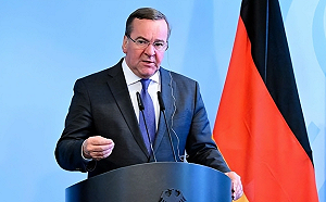 (影) 范斯慕尼黑批歐引來大反彈! 德防長不滿當場反駁 歐洲憂美俄談判恐致嚴重後果