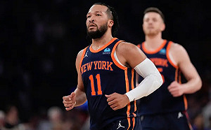 (影)Brunson右腳痠痛仍砍29分 尼克主場再退溜馬