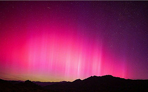 天有異象！新疆阿勒泰出現極光 陸發布地磁暴紅色預警