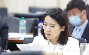 再槓「無良公關」！資深綠吱疑用手機拍住處 徐巧芯提告違反《跟騷法》