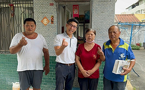 母親節化身宅急便快遞員  鍾佳濱溫馨為遊子傳送思母之情