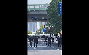 紅綠燈壞了擺爛不修! 南通車禍傳釀23死傷慘劇 政府派警壓熱度 家屬憤怒抗議