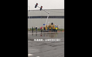 (影) 中國強力封鎖攔不住! 南通車禍現場慘狀曝光 罹難小孩被一個個抬出車外