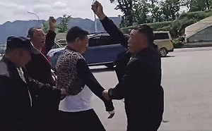 (影) 詐騙公司聯手黑社會騙22億！ 告官不理 貴州受害民眾怒抓老闆遊街示眾