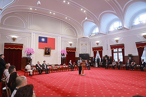 蔡英文授勳國安團隊、潛艦小組 感謝投入國防改革