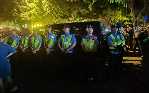 市長媽媽、副書記爸爸很囂張? 車被摸叫警圍住還抓人、泰國猥褻摸女胸部