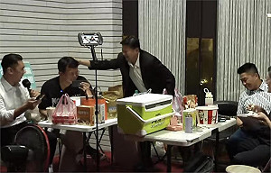 黃國昌被傅崐萁「摸頭殺」 他笑了:改變成真