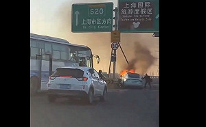 (影) 多地電動車在燃燒! 福建比亞迪門市陷火海 上海「高仿」特斯拉也起火