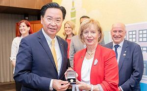 加國眾院國際貿易委員會主席率團 11位國會議員抵台參加520