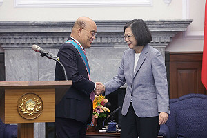 蔡英文卸任前授勳蘇貞昌 憶共同打拚「為下一代打下驕傲前行的根基」