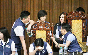 立院激烈全武行多人掛彩 國民黨團轟「賴清德要負完全政治責任」