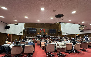 朝野大亂鬥現場還原》沈伯洋視角下的荒謬「流水帳」