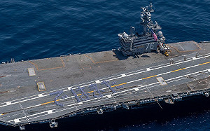 大修前最後一趟印太巡航！雷根號動身返美 飛行甲板排出「莎喲娜啦」