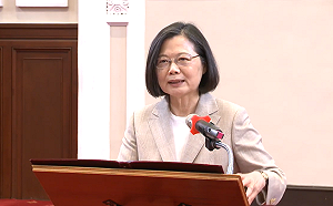 卸任前在府內最後談話 蔡英文自嘲：以後講話不用讀稿機了