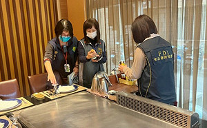 鐵板燒業者違規多起！新北鐵板燒紅茶腸桿菌竟超標6.5萬倍 食藥署曝名單