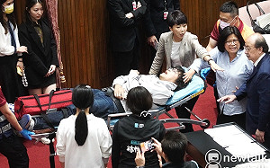 立院續審國會改革法案！韓國瑜點沈伯洋、鍾佳濱發言 2綠委都已送醫