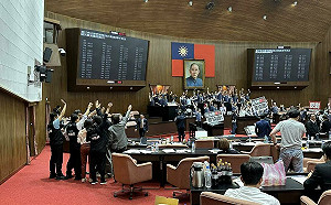 民眾黨在藍綠惡鬥下消失？ 王定宇：龜縮角落附和國民黨