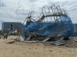陸軍二支部美崙營區施工鷹架倒塌 6工人壓傷送醫
