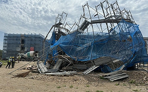 陸軍二支部美崙營區施工鷹架倒塌 6工人壓傷送醫