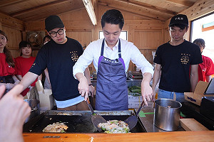 蔣萬安、黃偉哲相繼前往東京晴空塔 宣傳美食農特產
