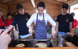 蔣萬安、黃偉哲相繼前往東京晴空塔 宣傳美食農特產