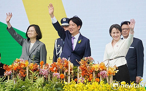 賴清德率領向群眾揮手致意 蔡英文、蕭美琴紅了眼眶