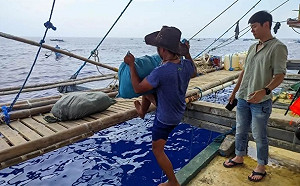 北京攔截衛星圖曝光! 菲律賓百船航向黃岩島 中國設置3道封鎖線攔堵