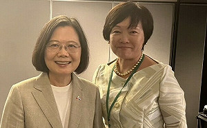 安倍昭惠PO與蔡英文合照  致贈「獺祭」紀念酒賀賴清德就職 