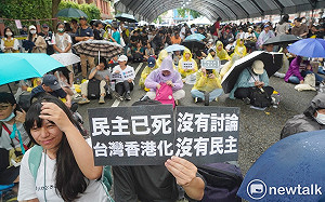 現場直擊》上千群眾冒雨聚集立法院外 反對國會擴權法案