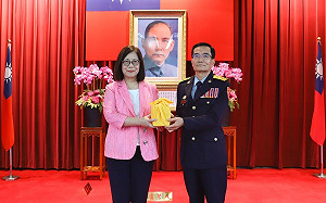 海巡署新任署長張忠龍上任 管碧玲勉勵海巡「精準執法」