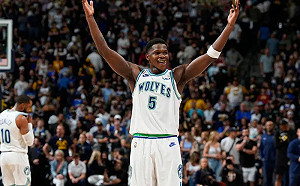 (影)Kidd賽前先「舒服」 稱讚Edwards：天生領袖